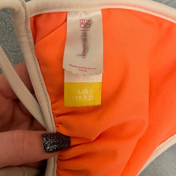 Bikinis - Picture 2 of 5